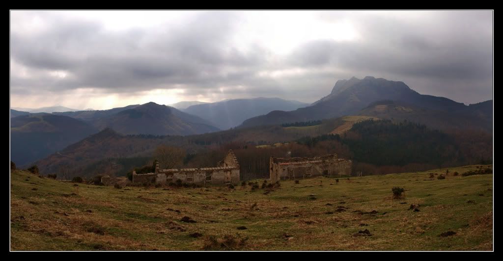 1-Circula-por-Aiako-Harria-desde-Irun-Reveladas-3-images-P1224372---P1224374---5111x2549---SCUL-Smartblend.jpg