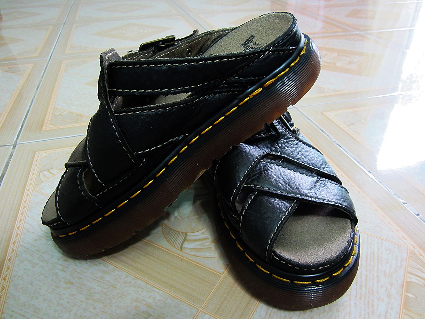 Cần bán 2 đôi DR 2011 và Dr2012, da hột, màu đen, còn keng xà beng ( NOT FAKE ) - 1