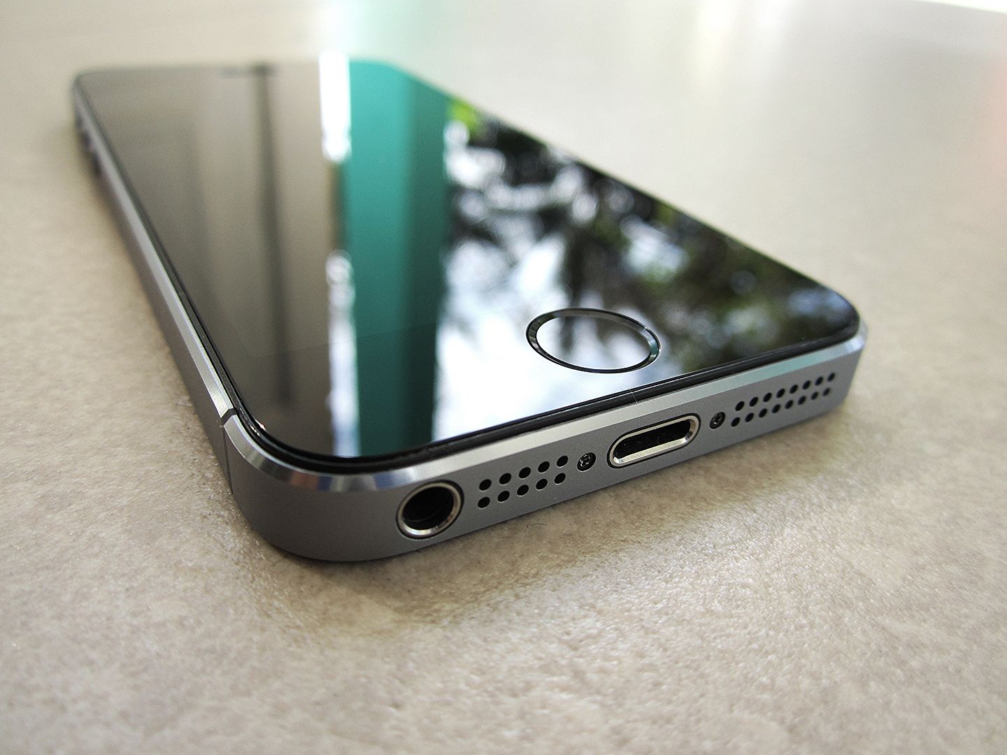 kg vào trong, đố mà biết được đó là 5 lên 5s....16/32gb...gold...gray..giá 6Txxx... - 16