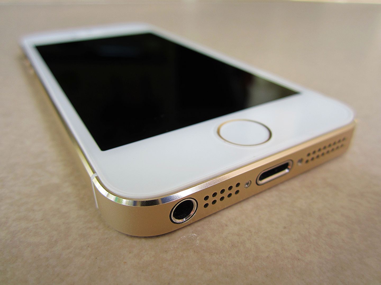 kg vào trong, đố mà biết được đó là 5 lên 5s....16/32gb...gold...gray..giá 6Txxx... - 7