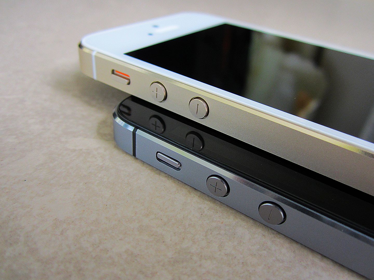 kg vào trong, đố mà biết được đó là 5 lên 5s....16/32gb...gold...gray..giá 6Txxx... - 3