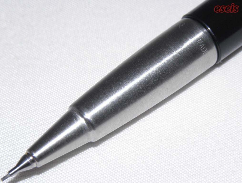 Ołówek czarny przednia część korpusu