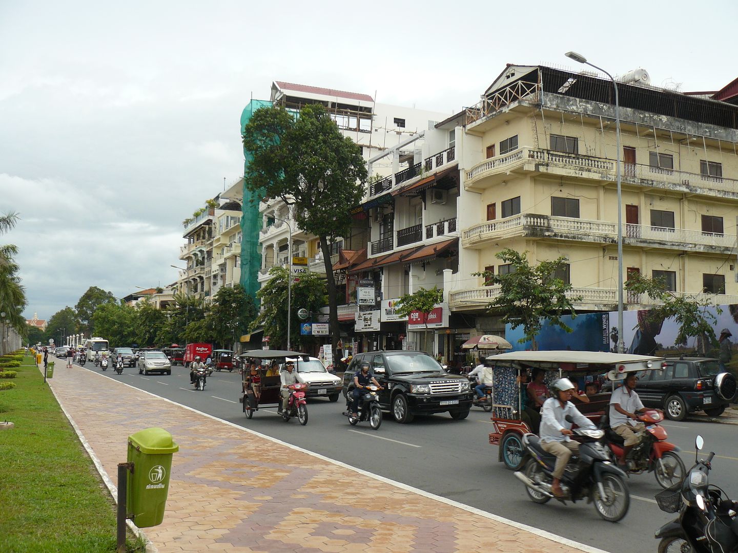 18 días por Camboya y Laos (Septiembre 2012) - Blogs de Asia Sudeste - BARCELONA-DUBAI-BANGKOK-PHNOM PENH (1)